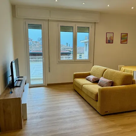 Ca' Nova, Stazione E Centro Trévise