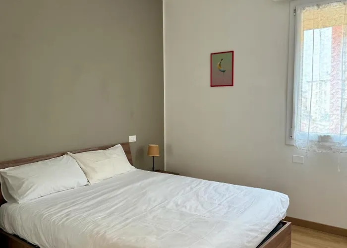 Ca' Nova, Stazione E Centro