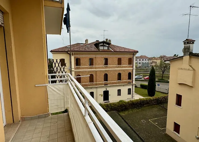 Ca' Nova, Stazione E Centro Trévise