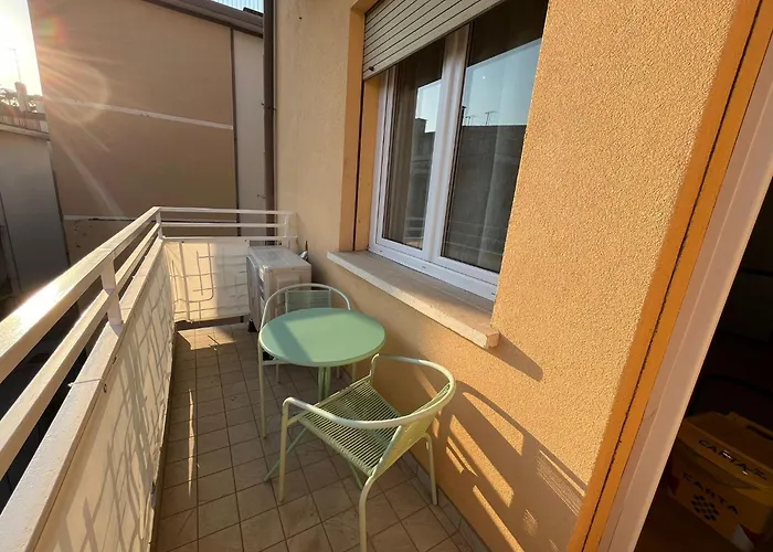 Ca' Nova, Stazione E Centro *