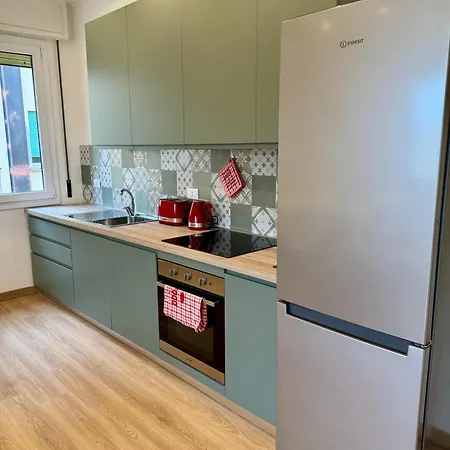 Ca' Nova, Stazione E Centro