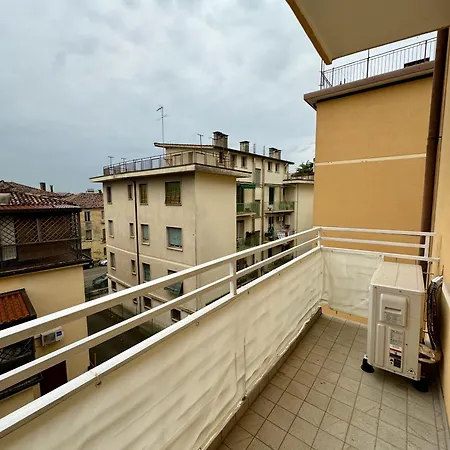 Ca' Nova, Stazione E Centro