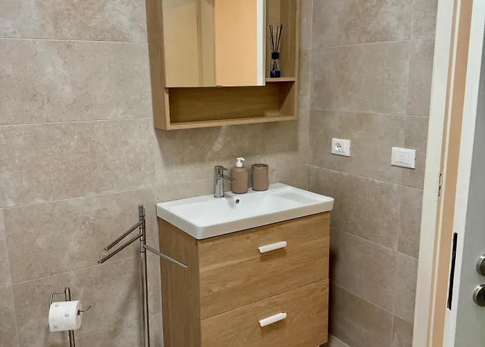 Ca' Nova, Stazione E Centro טרוויסו