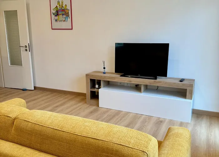 Ca' Nova, Stazione E Centro *