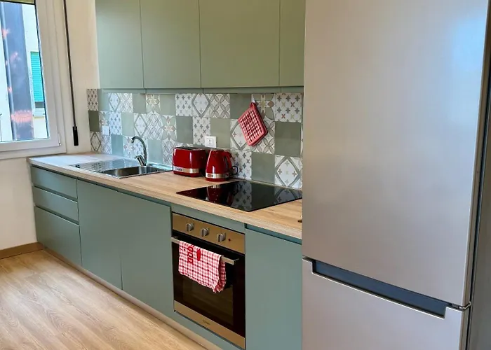 Ca' Nova, Stazione E Centro