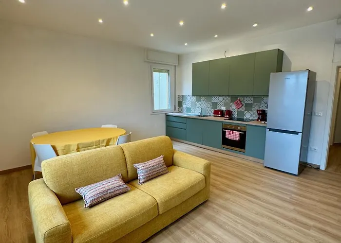 Ca' Nova, Stazione E Centro טרוויסו