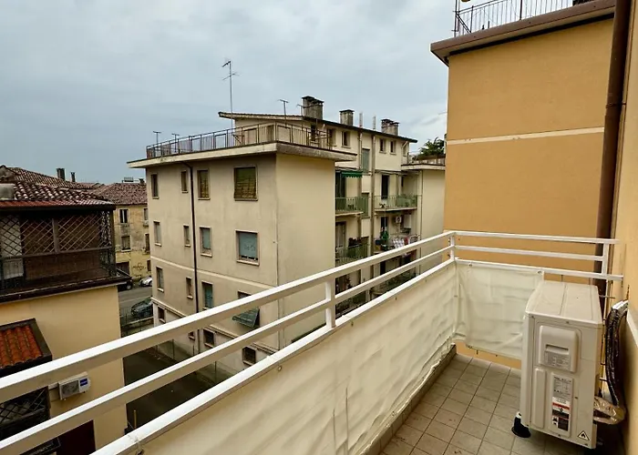 Ca' Nova, Stazione E Centro